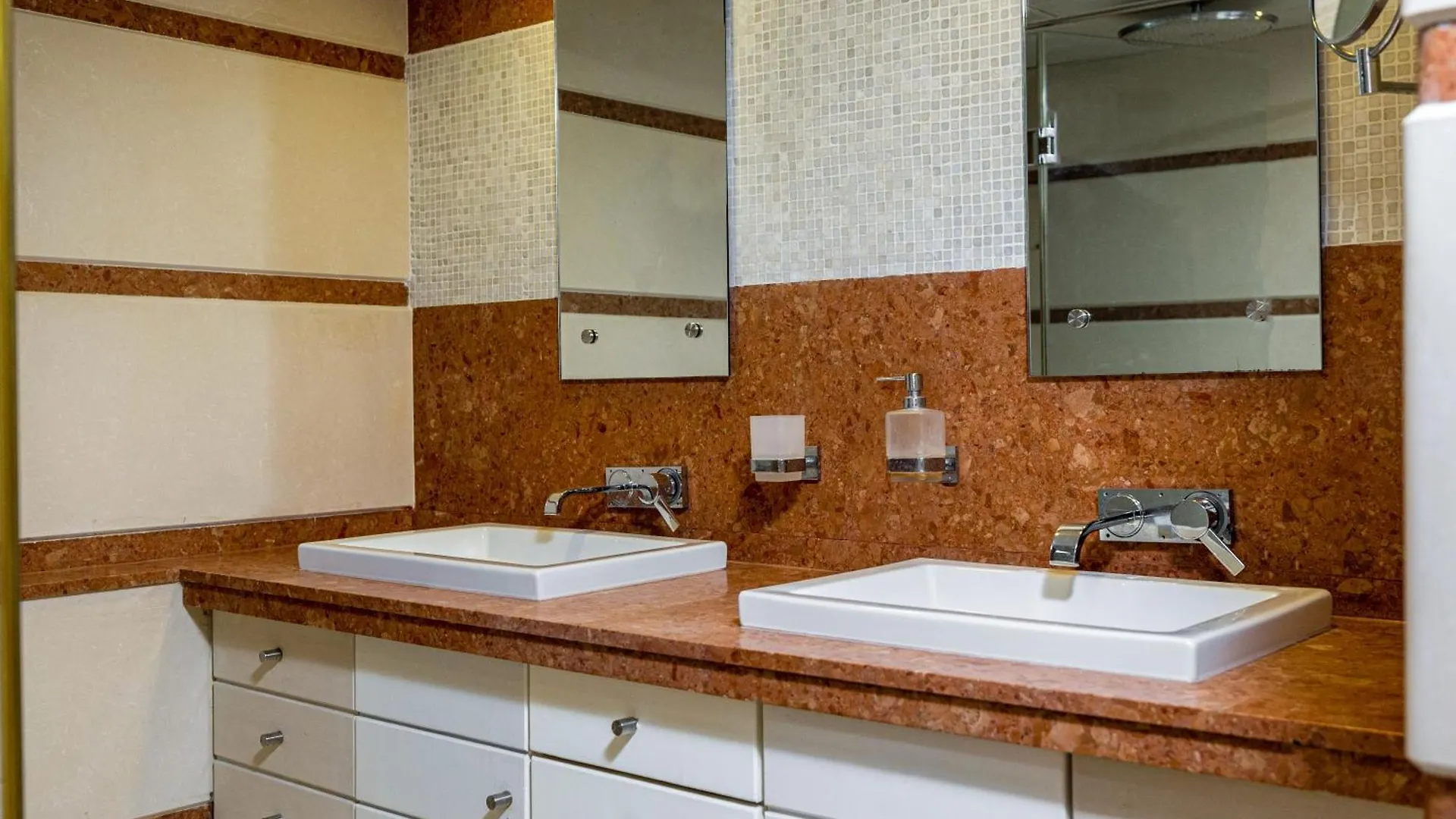 Marina Residence Kochi - A Vkation Experience Apartment